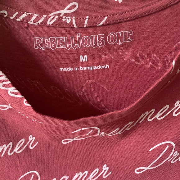 T-Shirt (Size: Small) - Picture 3 of 5